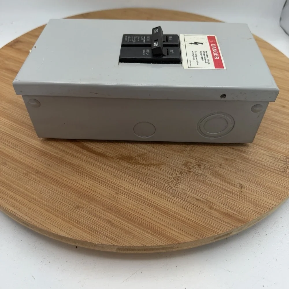 I-T-E Indoor Load Center 60 AMP Type 1 E0204ML1060F&S with 20 AMP